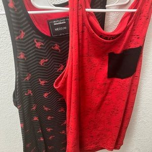 *2 TANK TOPS